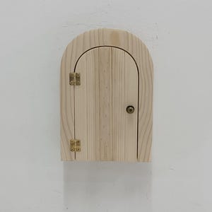 Cubierta del interruptor de luz de la puerta de hadas: Mini puerta