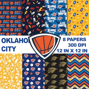 Puede incluir: Una colección de ocho papeles estampados con temática de baloncesto. Los diseños incluyen balones de baloncesto, rayos y las palabras "OKC" y "Oklahoma City". Cada papel mide 30,48 cm x 30,48 cm.