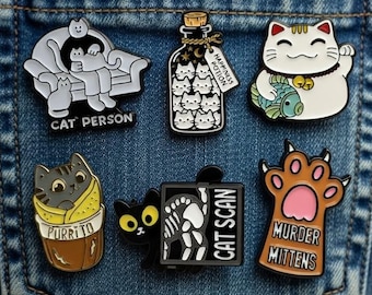 Pines de esmalte de gato divertidos / Colección de pines de gato lindos y espeluznantes / Pines de solapa de esmalte duro para amantes de los gatos con diseños de temática felina