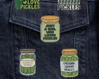 Colección de pines esmaltados de Pickles de apoyo emocional. Divertidos pines de solapa de tarro de pepinillos: Peace Love Pickles. Pickle Hoe. Impulsado por Pickles.
