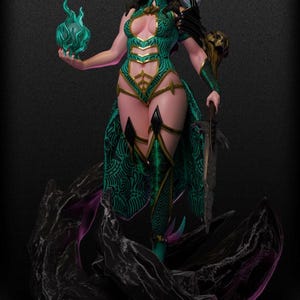Izowel Goldthorn: Mistress of Arcane Arts Ver. 1 at 32mm scale