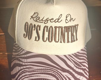 Raised on 90's country geborduurde truckerpet, Bill Magna ponypet met zebraprint