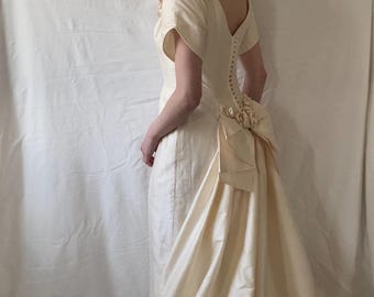 Vintage Raw Silk Wedding Dress with Detachable Train Sheath Short Sleeve Heart Neckline Silk wedding gown