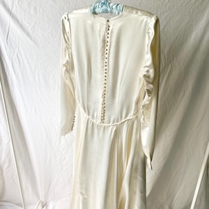 Vintage Brautkleid 1940er Jahre Satin Brautkleid Art Deco AS IS Wounded Bird Lange Schleppe Knopf Langarm Medium 1930er/1940er Jahre Hochzeitskleid