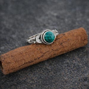 Vintage Green Malachite Silver Ring, Handmade Boho Nature Jewelry, Oval Gemstone Ring, Gift for Her, Statement Ring, Artisan Jewelry oxidizd