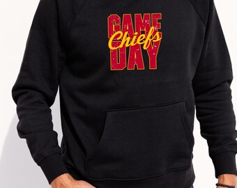 Peut inclure: Sweat-shirt à capuche noir avec un motif rouge et jaune qui dit "GAME Chiefs DAY".