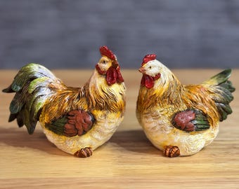 Handgemaakt keramisch beeldje van haan of kip, Argentijnse volkskunst, handgeschilderd boerderijdier, rustiek kipdecor, kleurrijke sculptuur, 1 stuk