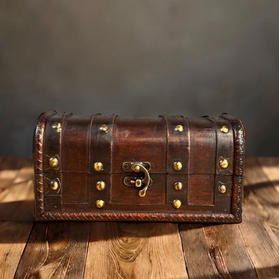 ヴィンテージ7.5インチ木製レザーチェスト、ブロンズディテール