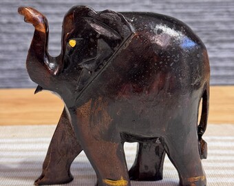 ヴィンテージの手彫りの木製象、スリランカの民芸品の置物、ダーク