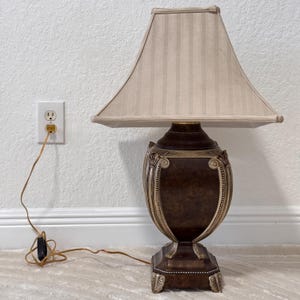 27 &#39;&#39; Vintage Tischlampe, Lampe im klassischen Stil Bronzeton Finish, Stoffschirm dekorative Zierleuchte, Schwermetall Nachttischlampe, USA 1980