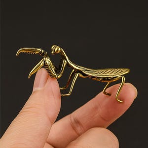 2.5&#39;&#39; Vintage Metal Praying Mantis Figurine, Brass Insect Miniature Animal Sculpture, Rustic Desk Decoration, Collectible Bug Home Decor