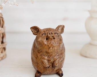 Statuetta di maiale in ceramica vintage fatta a mano, alta 10 cm, stile rustico, marrone, decorazione con animali da fattoria, simpatica statuetta di maiale, stile country, da collezione, regalo