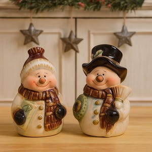 Conjunto de 2 saleiros e pimenteiros vintage em formato de boneco de neve de Natal, bonecos de neve de cerâmica de 1980, decoração de cozinha em formato de boneco de neve fofo, itens colecionáveis pintados à mão de 10 cm