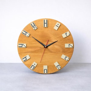 Handgemaakte domino-wandklok, massief grenen, gameroomdecor