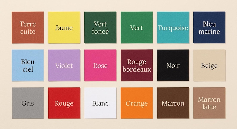 Puede incluir: Una cuadr&iacute;cula de dieciocho muestras de color cuadradas dispuestas en tres filas. Cada cuadrado presenta un color espec&iacute;fico y una etiqueta francesa correspondiente, incluyendo Terre cuite, Jaune, Vert fonc&eacute;, Vert, Turquoise, Bleu marine, Bleu ciel, Violet, Rose, Rouge bordeaux, Noir, Beige, Gris, Rouge, Blanc, Orange, Marron y Marron latte.