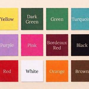 Puede incluir: Una cuadr&iacute;cula de dieciocho muestras de color cuadradas dispuestas en tres filas. Cada cuadrado presenta un color distinto con su nombre correspondiente impreso en el centro: Terracotta, Yellow, Dark Green, Green, Turquoise, Navy Blue, Sky Blue, Purple, Pink, Bordeaux Red, Black, Beige, Grey, Red, White, Orange, Brown y Latte Brown.