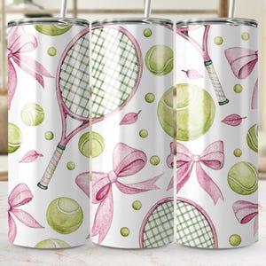 Envoltura para vaso Tennis Coquette de 20 oz (PNG), vaso sin costuras con lazo rosa estético (PNG), linda envoltura para taza de raqueta, envoltura de club de campo femenino (PNG)