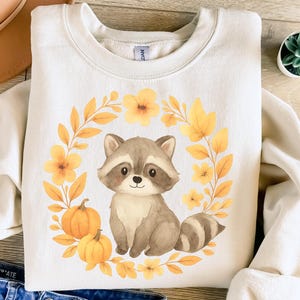Raton laveur automne PNG, conception de chemise Png floral bohème citrouille, animal de la forêt automne sublimation, amateur de raton laveur Png, automne rustique raton laveur Png