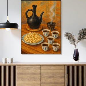 K&ouml;nnte beinhalten: Ein Stillleben-Gem&auml;lde zeigt eine schwarze Kaffeekanne, einen R&auml;uchergef&auml;&szlig; und kleine Kaffeetassen. Ein Teller mit Popcorn befindet sich ebenfalls auf dem Tisch. Die Szene spielt auf einem Holztisch mit warmem, orangefarbenem Hintergrund.