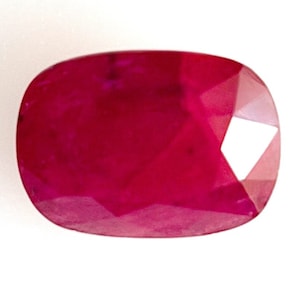 GIA 認定 4.25 カート 天然レッド ルビー カズン カット サイズ 11.55 x 8.62 x 4.39 mm モザンビーク 天然レッド ブラッド レポート 5231154411