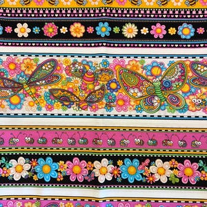 Puede incluir: Tela colorida con un patrón repetitivo de mariposas, mariquitas, abejas y flores. La tela tiene un fondo blanco con rayas negras, rosas, amarillas y azules.