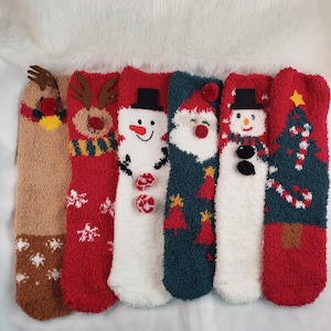 Calcetines de dibujos animados de lana súper esponjosos con temática navideña, calcetines unisex 3D de árbol de Navidad de reno de Papá Noel, calcetines suaves para dormir, regalo de Año Nuevo