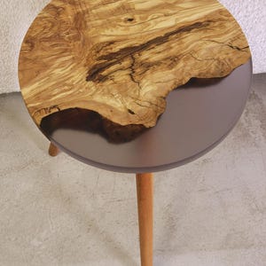 Ocean Epoxy Coffee Table Made of Olive Wood: Personalized Round Blue River Epoxy Resin Side Table Smoke Gray