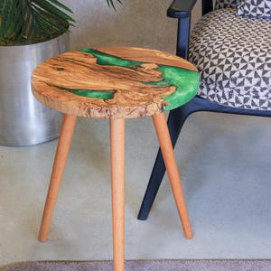 Ocean Epoxy Coffee Table Made of Olive Wood: Personalized Round Blue River Epoxy Resin Side Table Pearl Green