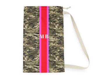 Camo waszak met roze streep monogram | Camouflagetasje afstudeercadeau, cadeau slaapzaal
