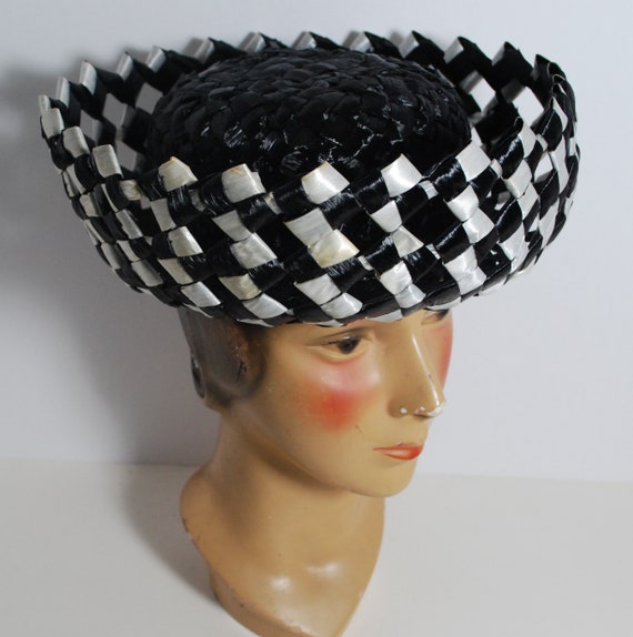 Vintage Black and White Faux Straw Paper Hat/ Che… - image 1