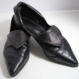 Zapatos planos vintage de piel italiana con detalle de piel de serpiente negra, talla 6
