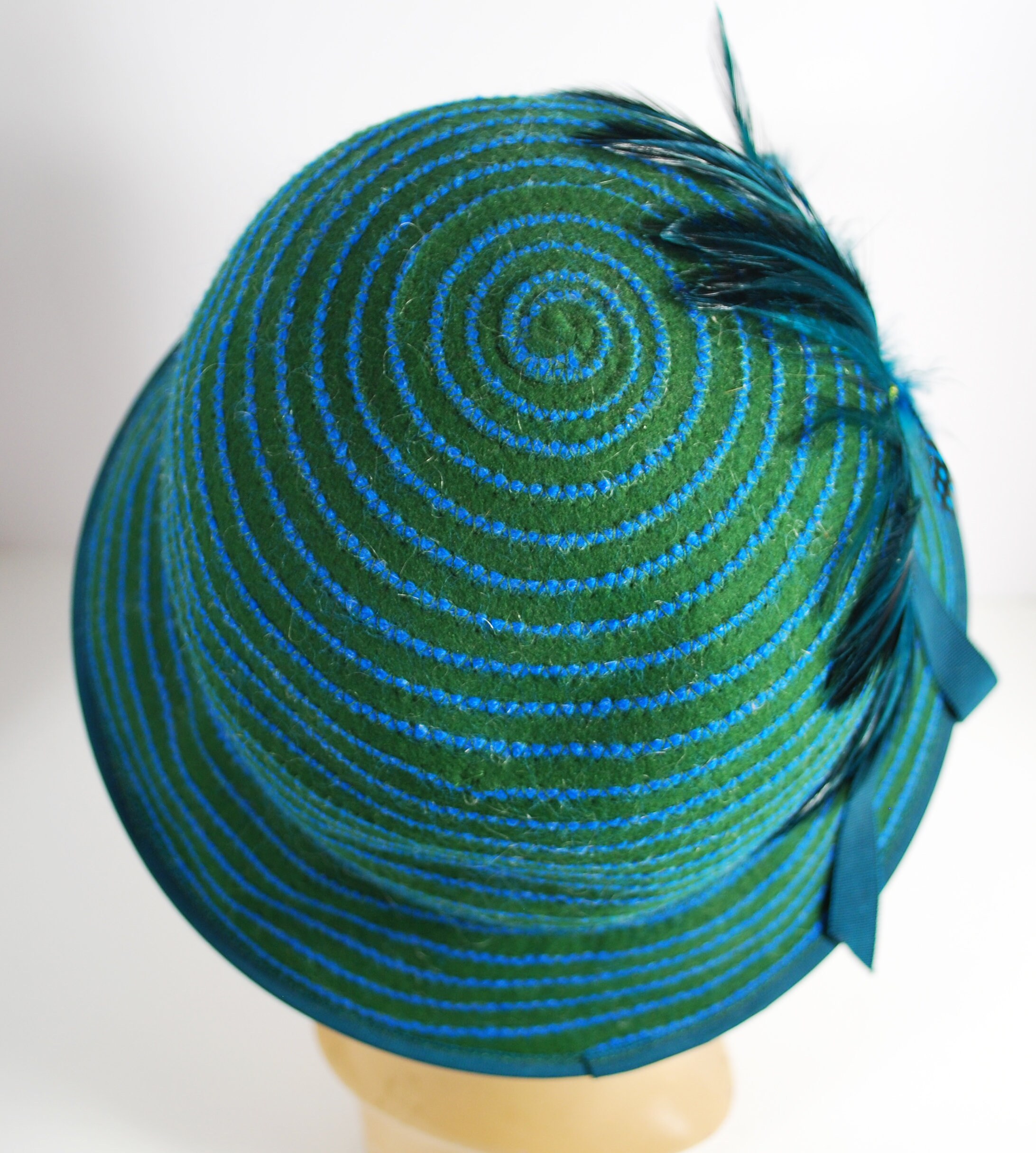 Vintage Designer Handmade Green and Blue Cicle Bucket Hat  display picture 1
