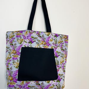 Floral lila und weiße Einkaufstasche, Schultertasche, Daisy Einkaufstasche, Hand bestickt Tote, Geschenktasche, Einkaufstasche