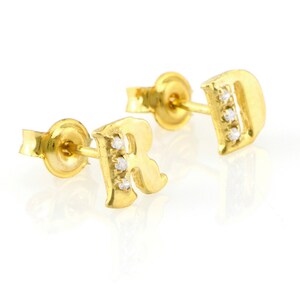 Pequeños pendientes iniciales, par de mix and match Letter 14k Gold Birthstones Post Pendientes.