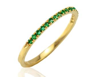 14k Solid Gold Smaragd halbe Ewigkeit Band, Mai Birthstone Ring