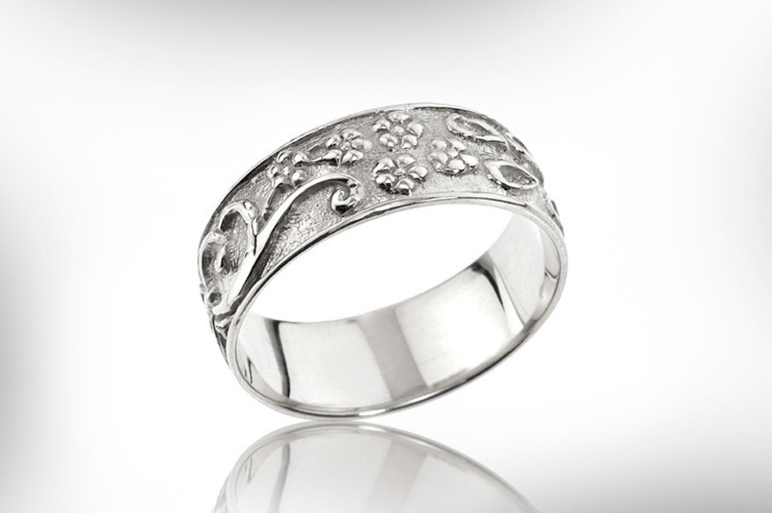 Silver Flowers Ring for Her, Engraved Petals Design Women Ring. - Etsy