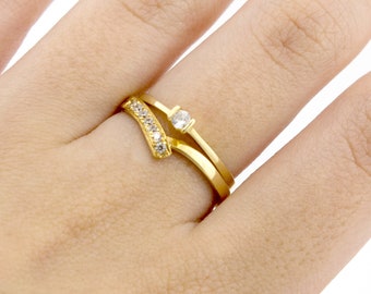 14k 18k Gold and 024ct Diamonds Wedding Rings Set for Women, V Wedding Band and Thin Engagement Ring Bridal Set.