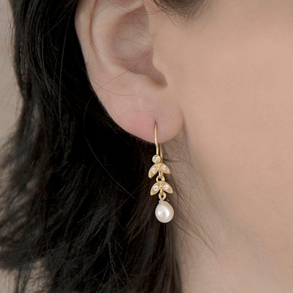 Handgemachte 9k Gold Leaf Ohrringe, Perle Brautschmuck