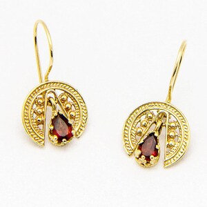 Gold Vintage Earrings, Garnet Earrings, January birthstone, Birthstone Dangle Earrings, Gemstone Dangle earrings, Gift for Wife, Mom Gift.