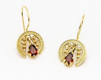 Gold Vintage Earrings, Garnet Earrings, January birthstone, Birthstone Dangle Earrings, Gemstone Dangle earrings, Gift for Wife, Mom Gift.