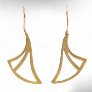 Set gouden ketting met bloemhanger en hangoorbellen afbeelding 4