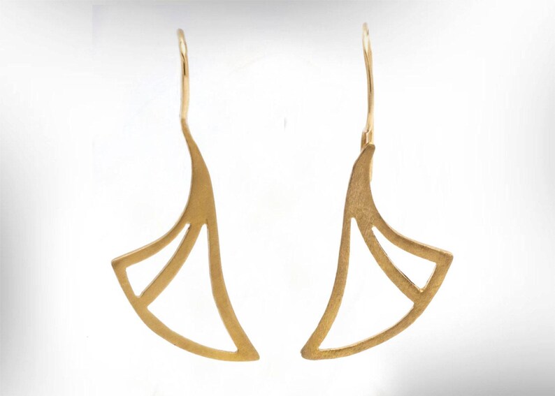 Set gouden ketting met bloemhanger en hangoorbellen afbeelding 4