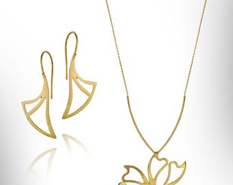 Gold Flower Pendant Necklace and Dangle Earrings Set