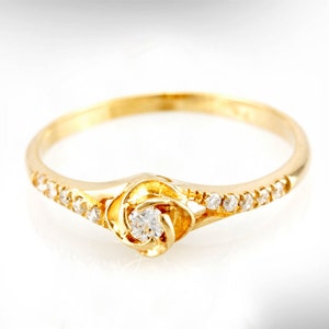 14k/18k Yellow Gold and Diamonds Engagement Ring, Unique Flower Engagement Ring for Women, Vintage Bridal Ring. image 2