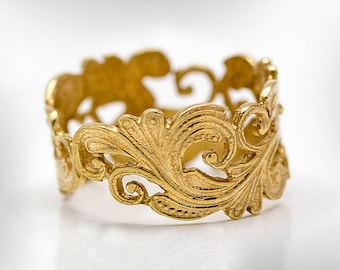Gold Delicate Vintage Art Nouveau Wedding Band Gift, Antique style Unique Ring Gift for Women.