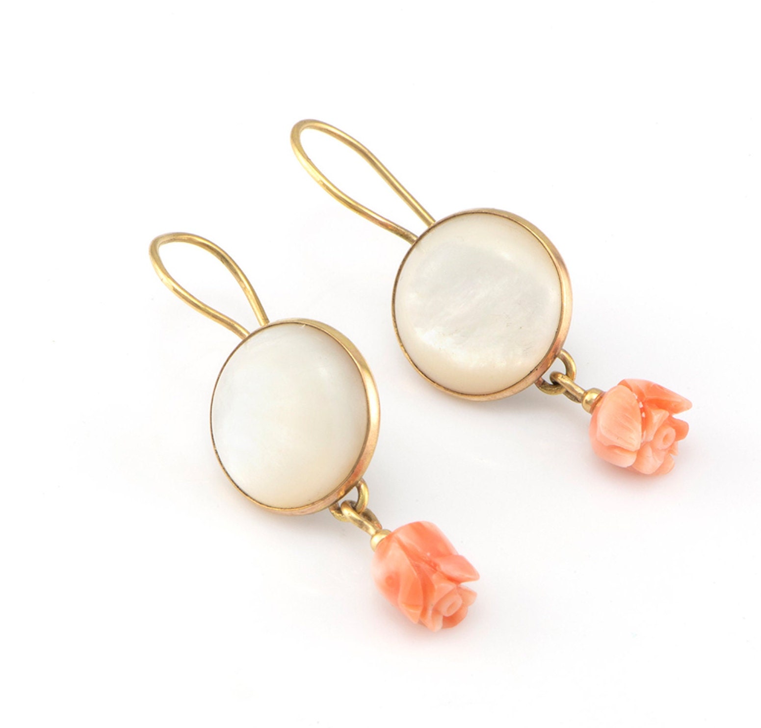 マザーオブパール×金箔フラワーカービングレクタングル✳︎天然石ピアス&イヤリング マザーオブパール×金箔フラワーカービングレクタングル✳︎天然石