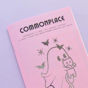 Edição 1 da Commonplace - Temporada Assustadora | Revista Pessoal - Horóscopo Monstro, Cartas de Tarô Kawaii, um Ensaio sobre Beetlejuice e Mais