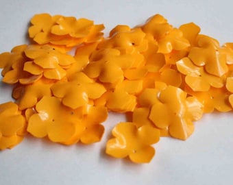 25 peças de lantejoulas em formato de flor na cor manga/KBBF477