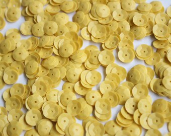 100 lantejoulas redondas na cor mostarda......efeito 3D/KBRS103