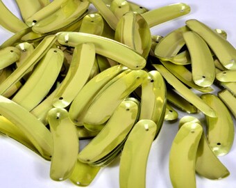 20 lantejoulas em formato de cachorro-quente... Cor verde neon/KBIS170